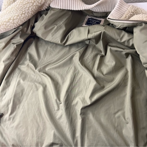 Abercrombie & Fitch Oversized Sherpa Zip Up Bomber Jacket Size M - Picture 7 of 12